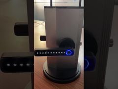 Przedstawiamy aplikację Tuya z czarnym kwadratowym uchwytem, ​​zamkiem do drzwi z czytnikiem linii papilarnych i szybką identyfikacją zamka